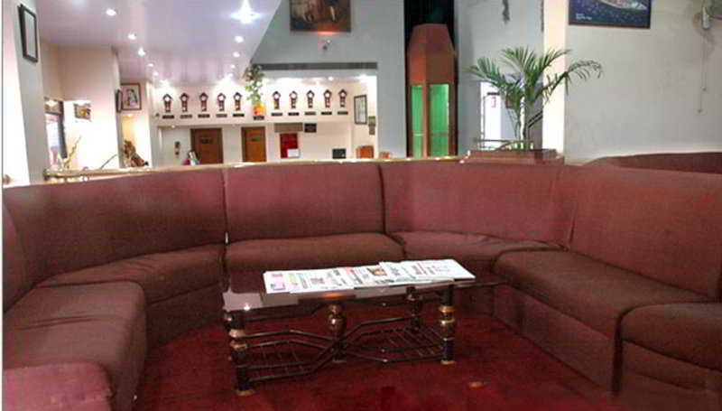 Oyo 18814 Hotel Maya International Джайпур Екстериор снимка