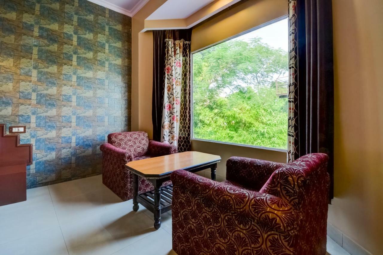 Oyo 18814 Hotel Maya International Джайпур Екстериор снимка