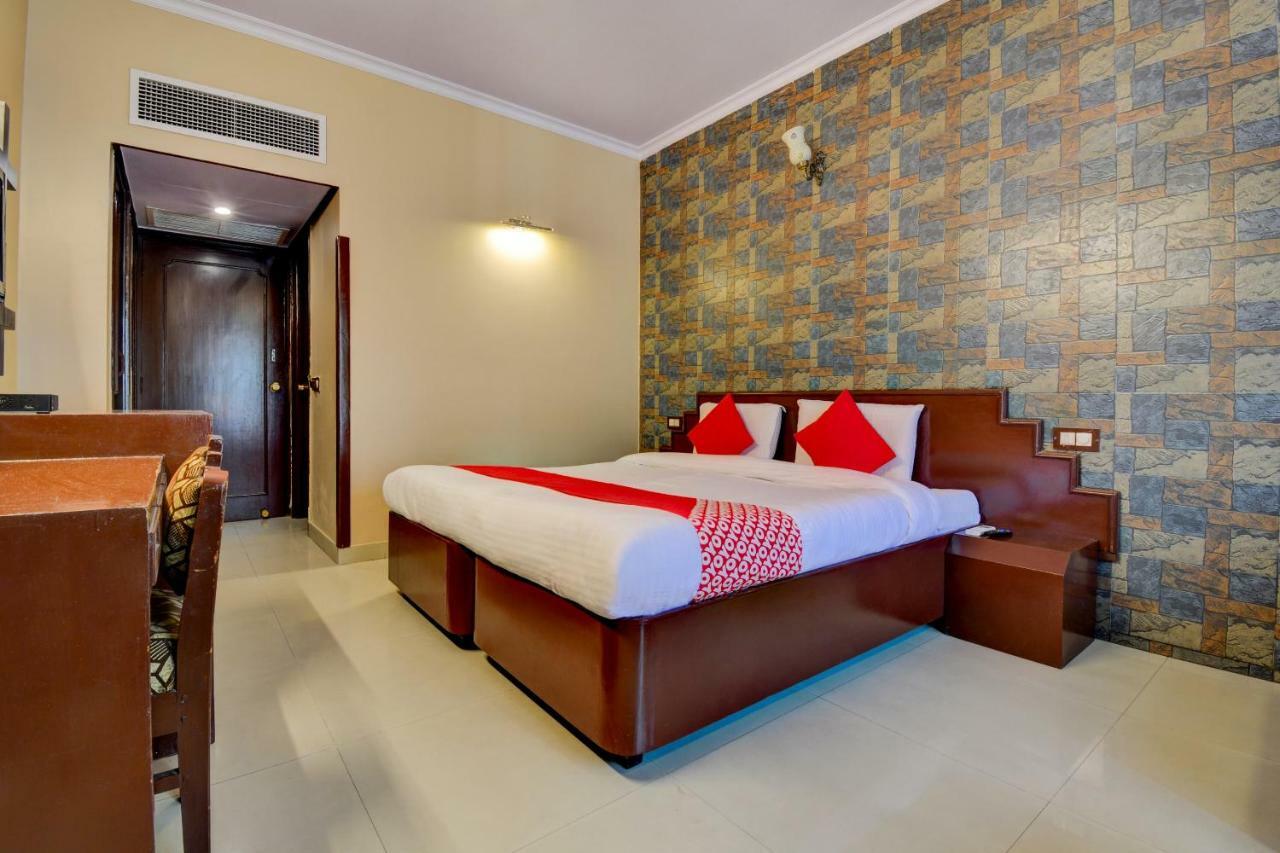 Oyo 18814 Hotel Maya International Джайпур Екстериор снимка