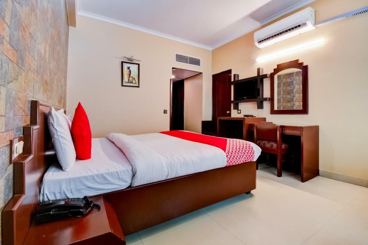Oyo 18814 Hotel Maya International Джайпур Екстериор снимка