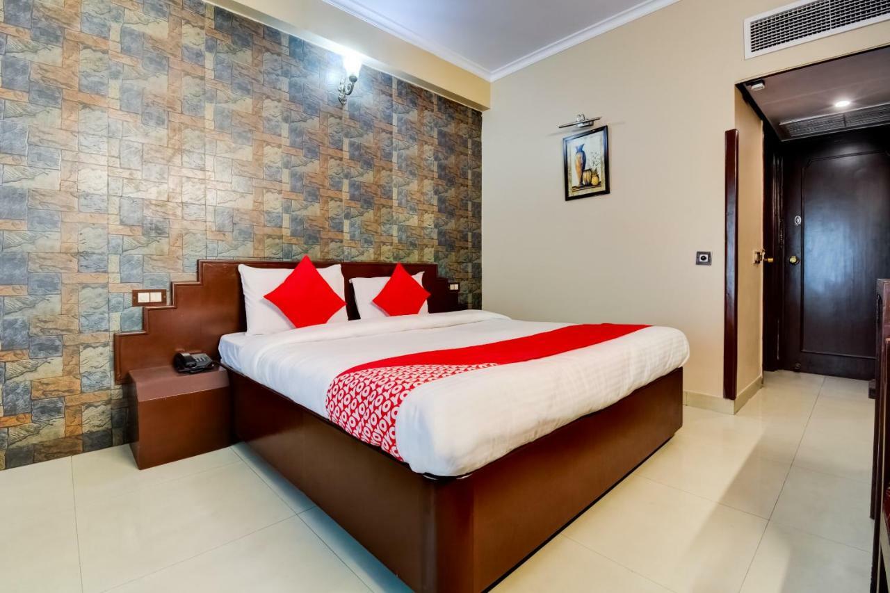 Oyo 18814 Hotel Maya International Джайпур Екстериор снимка